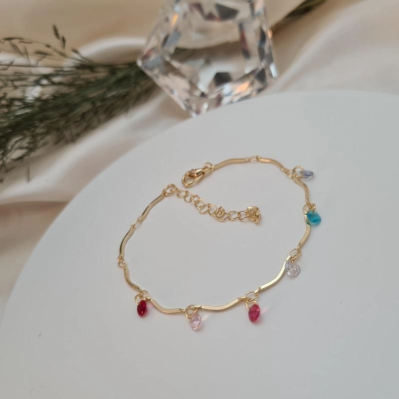 Pulseira com zircônias coloridas e tubos curvos