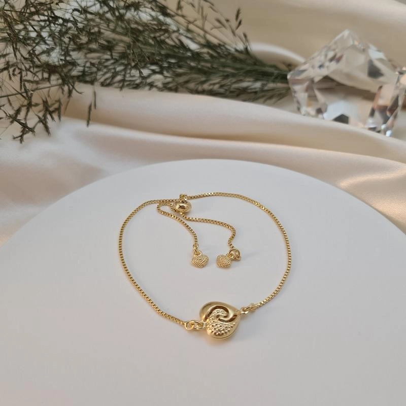 Pulseira gravatinha com coração detalhe fosco