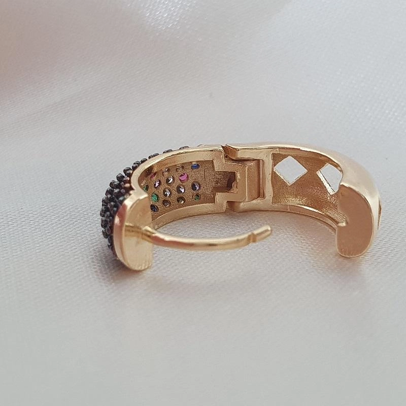 Brinco argola click cravejado com zircônias coloridas 1,7cm