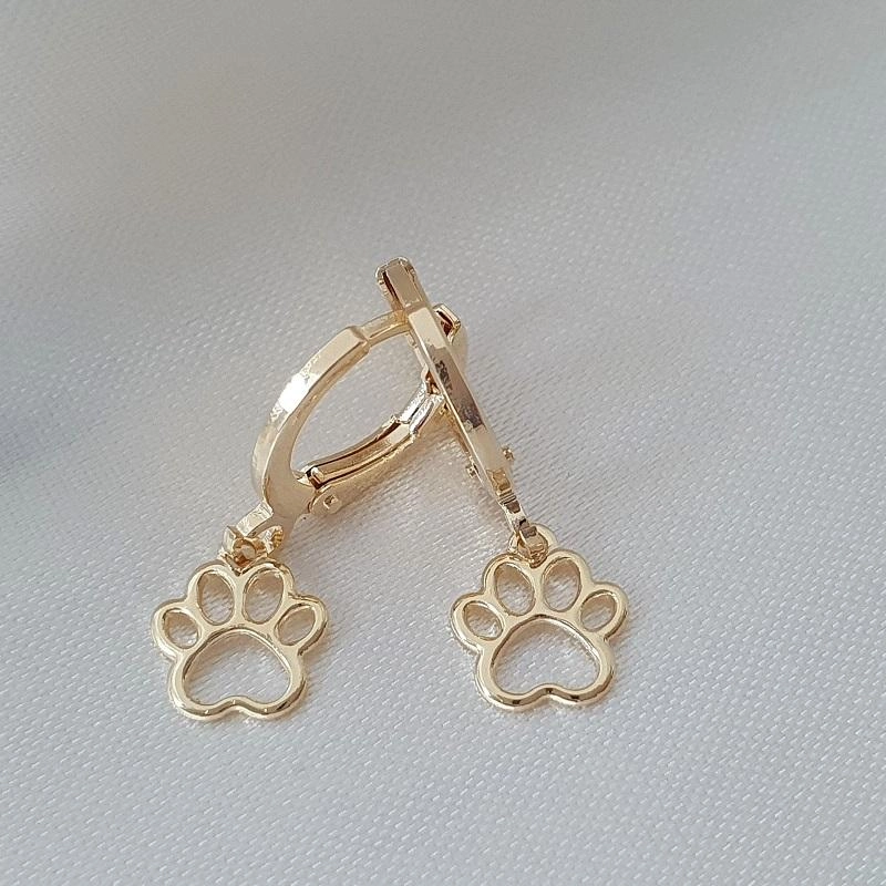Brinco argola com pingente de patinha