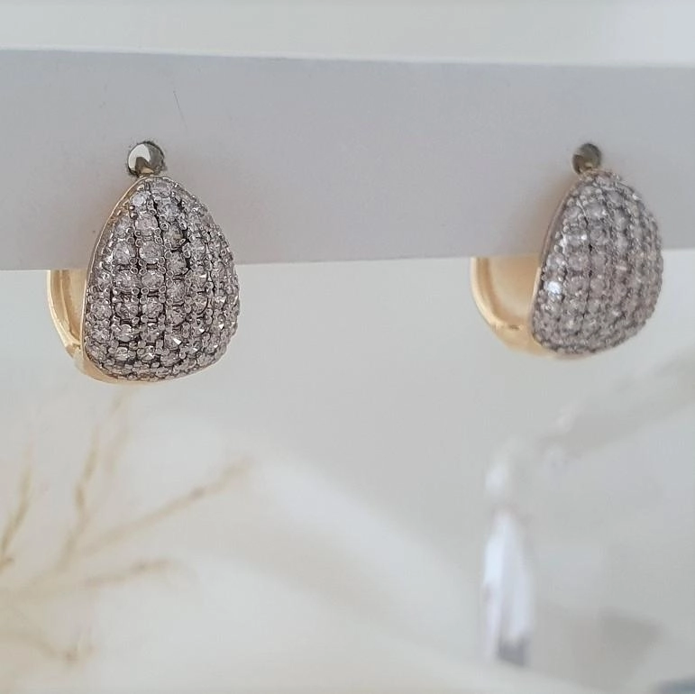 Brinco argola click gota cravejada em zircônia