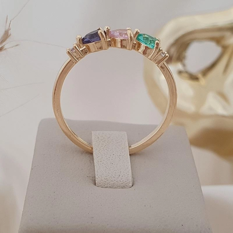Anel com zircônias coloridas