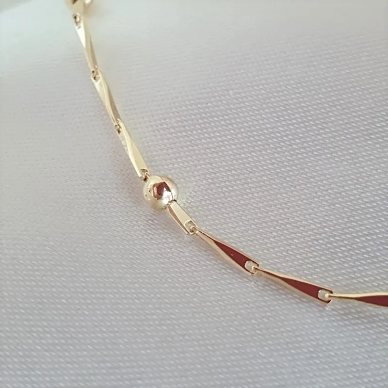 Choker com bolinhas e elos trabalhados
