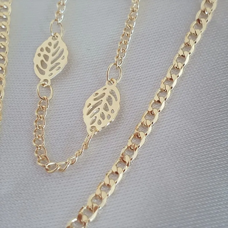 Colar duplo de folhas e elo grumet