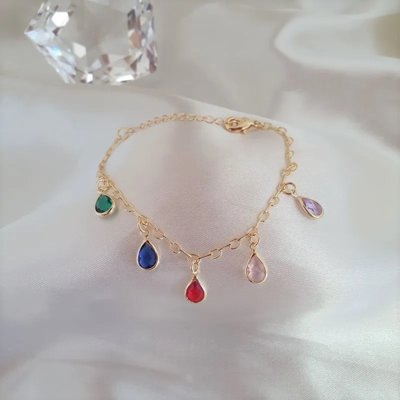 Pulseira com pingentes coloridos em formato de gota