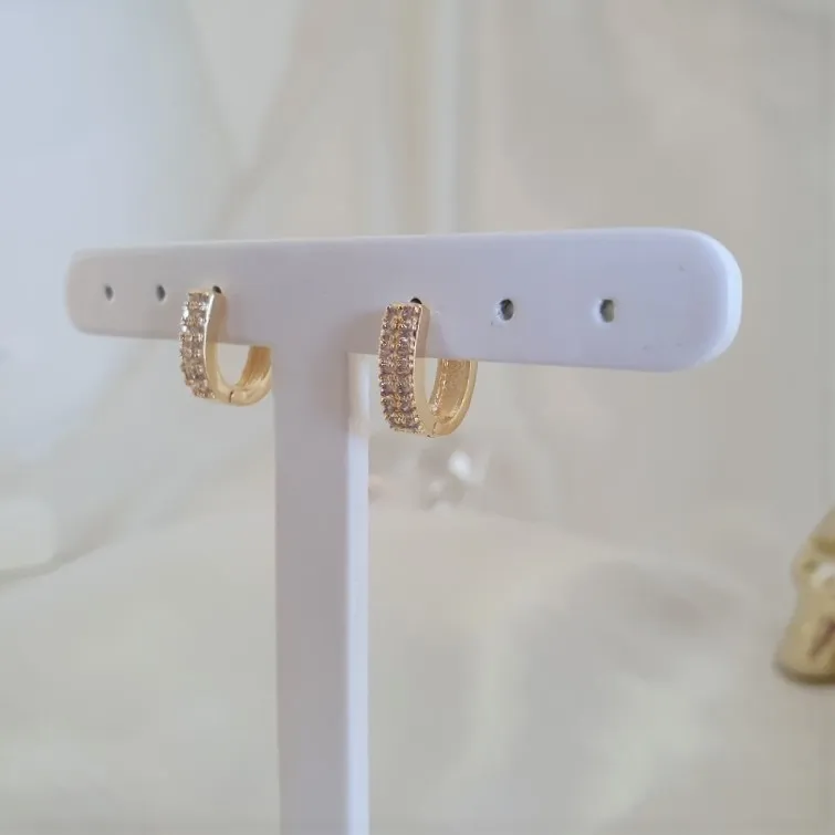 Brinco argola click com zircônias