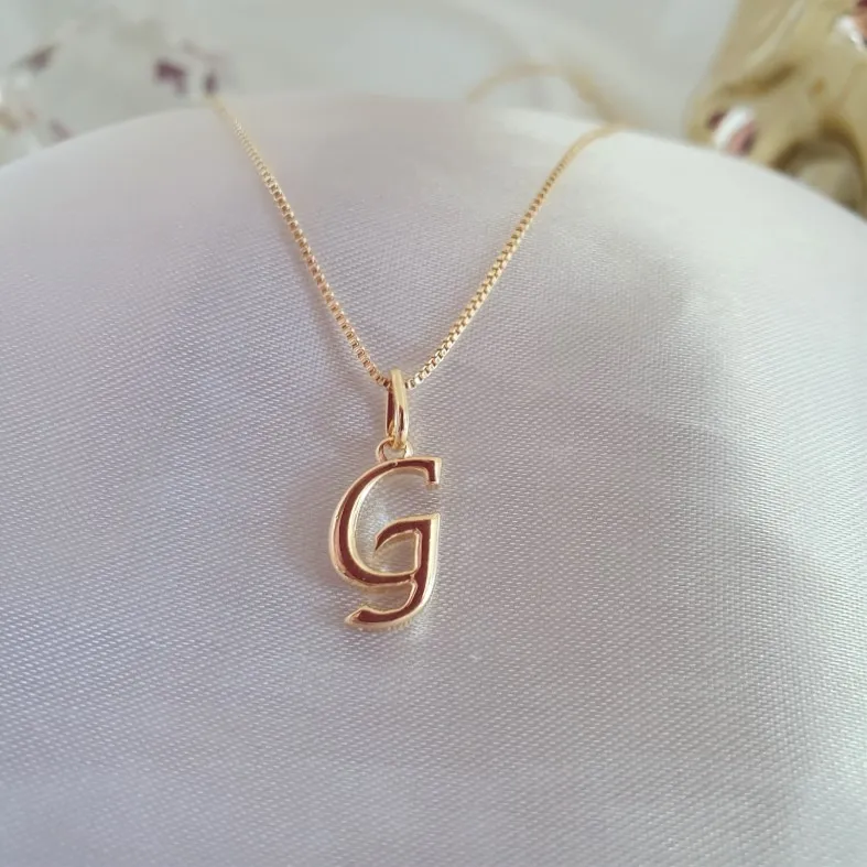 Colar com letra G