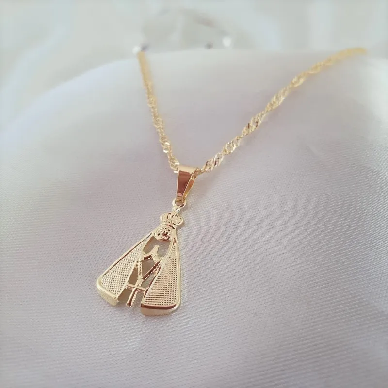 Colar com Nossa Senhora com detalhes vazados