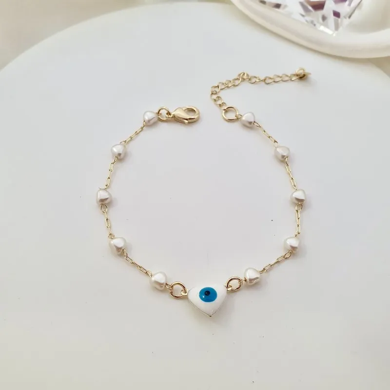Pulseira com coração olho grego e corações pérola