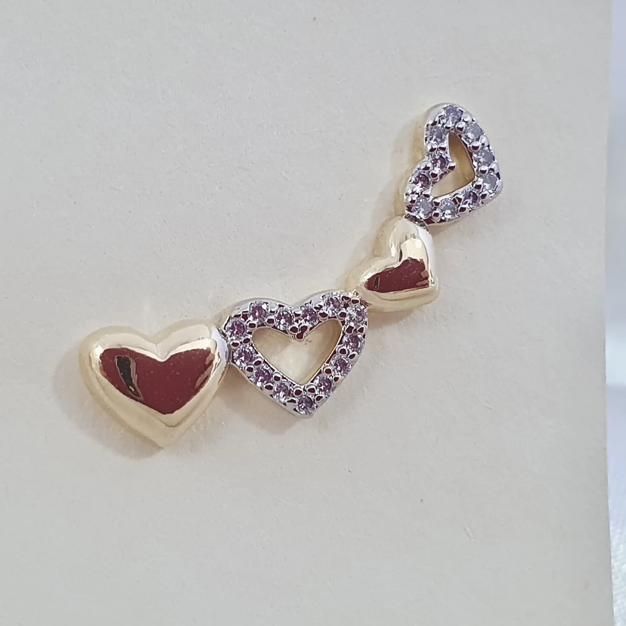 Brinco ear cuff corações zircônia
