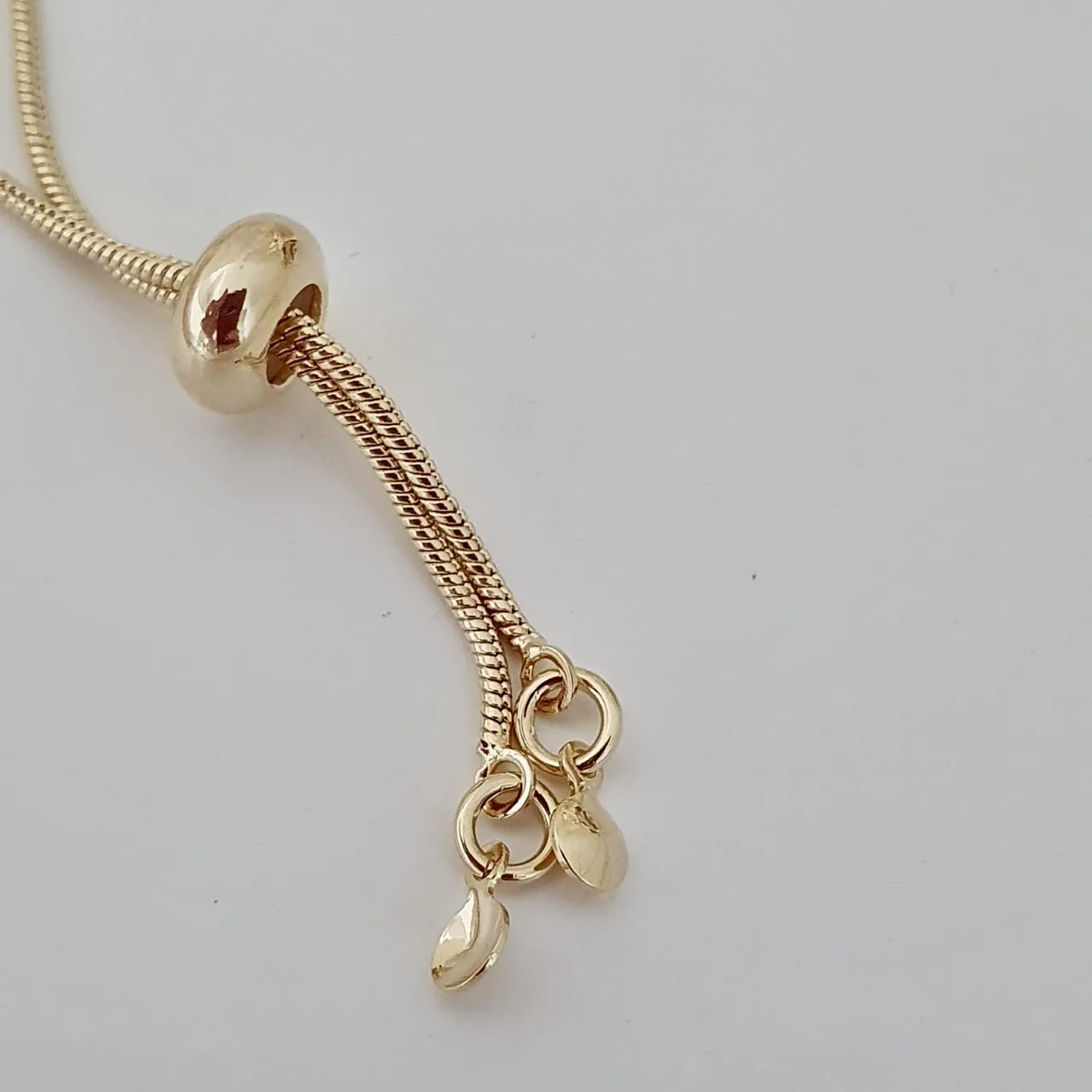 Pulseira gravatinha pontos de luz coloridos