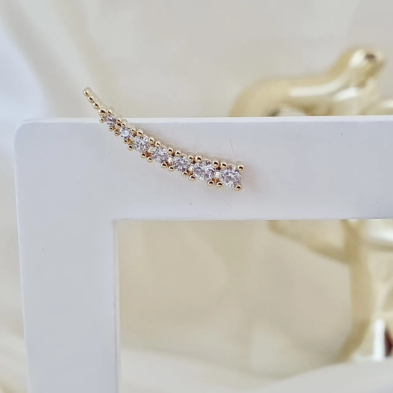 Brinco ear cuff zircônias