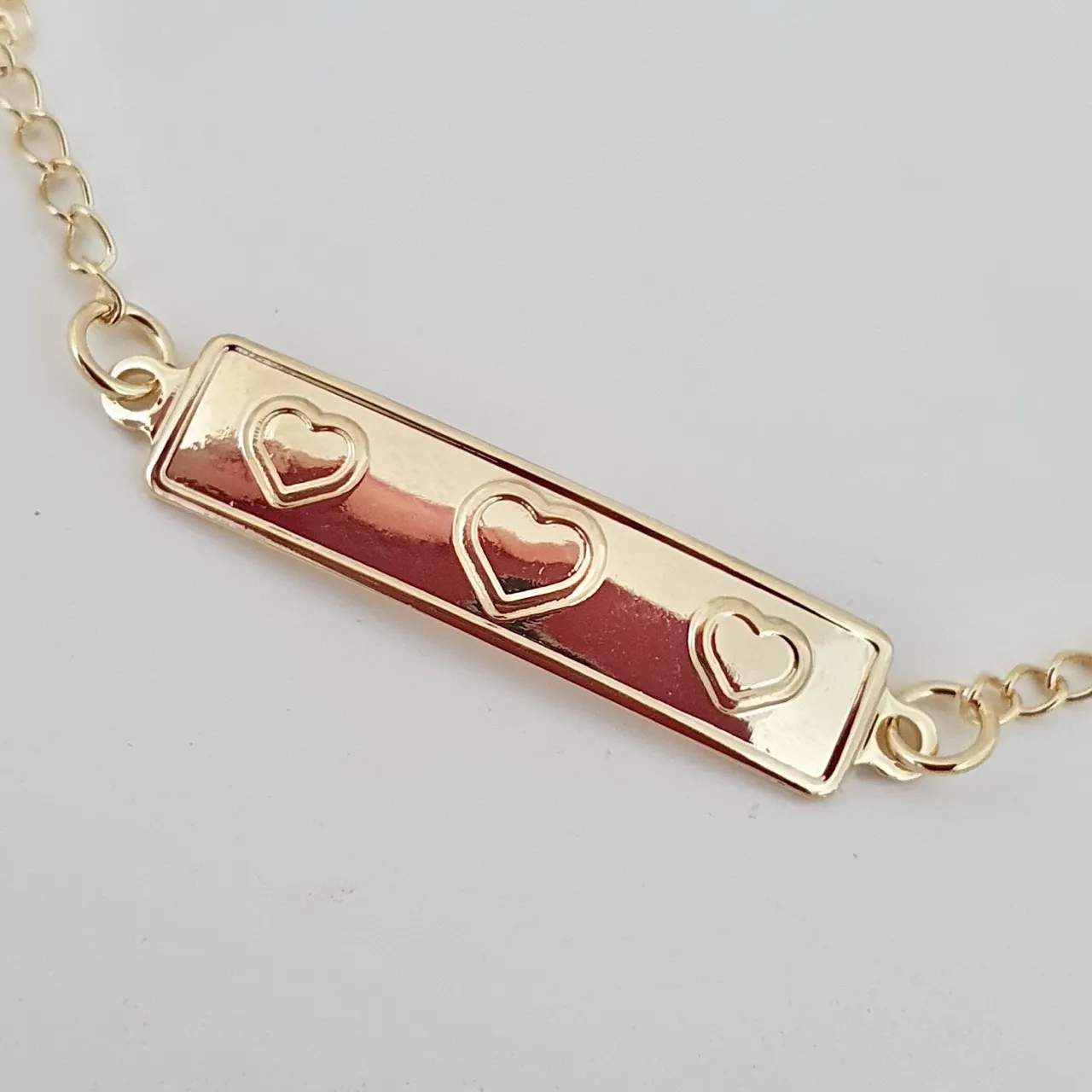 Pulseira infantil placa 3 corações