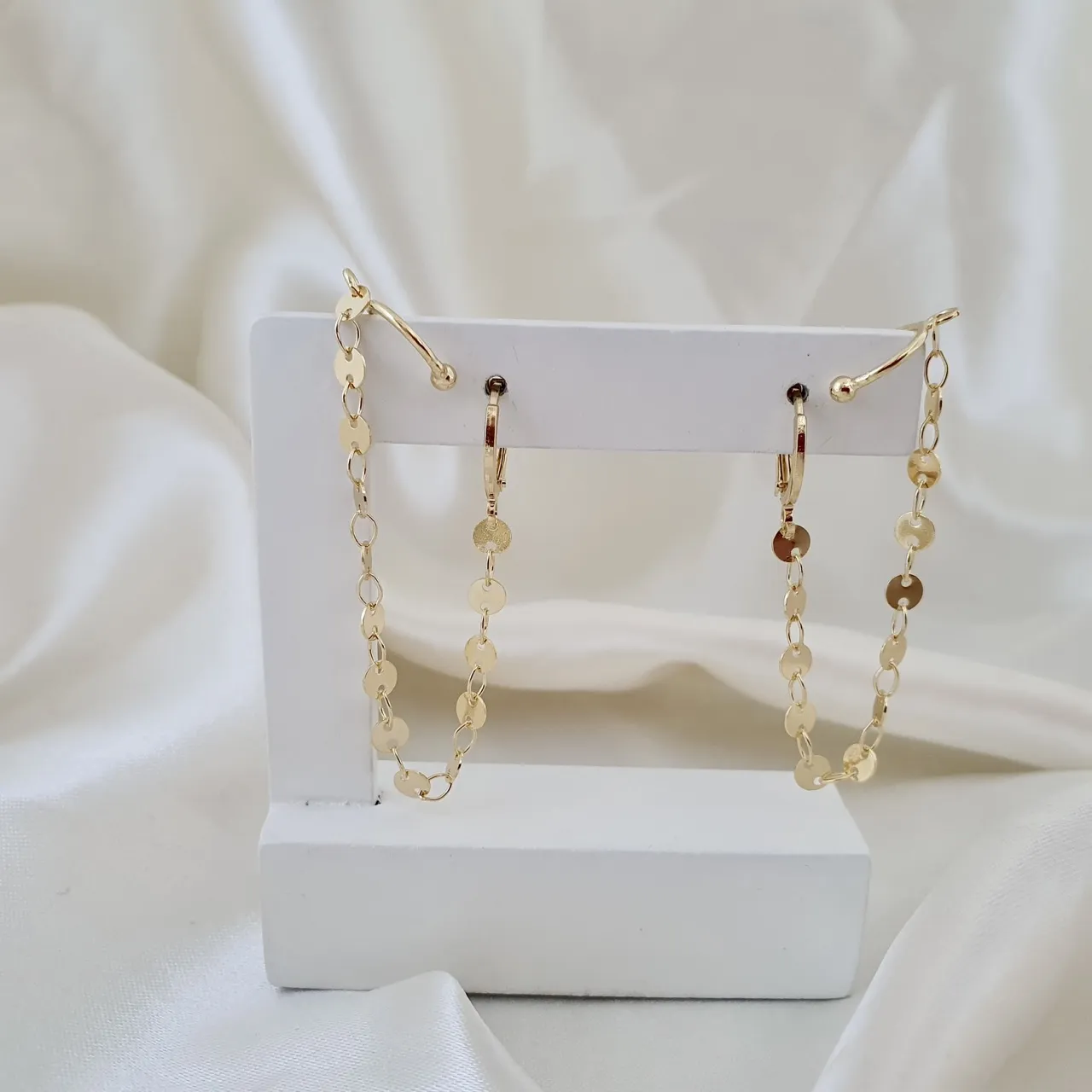 Brinco argola com corrente e piercing fake