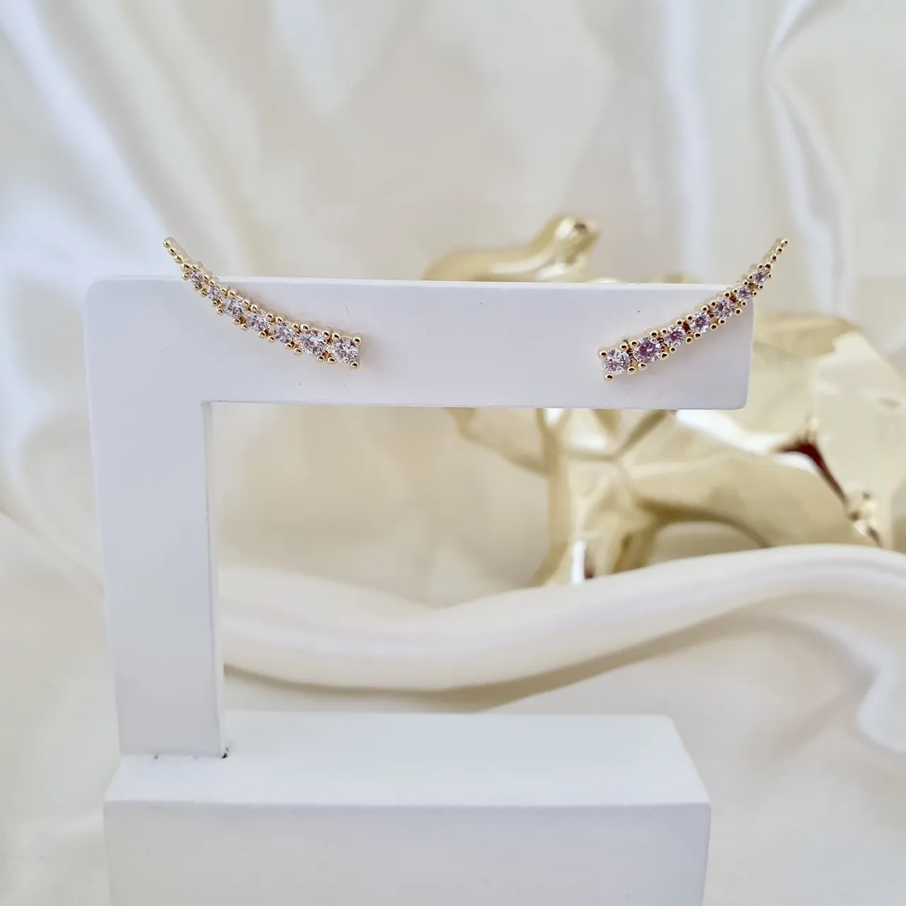 Brinco ear cuff zircônias