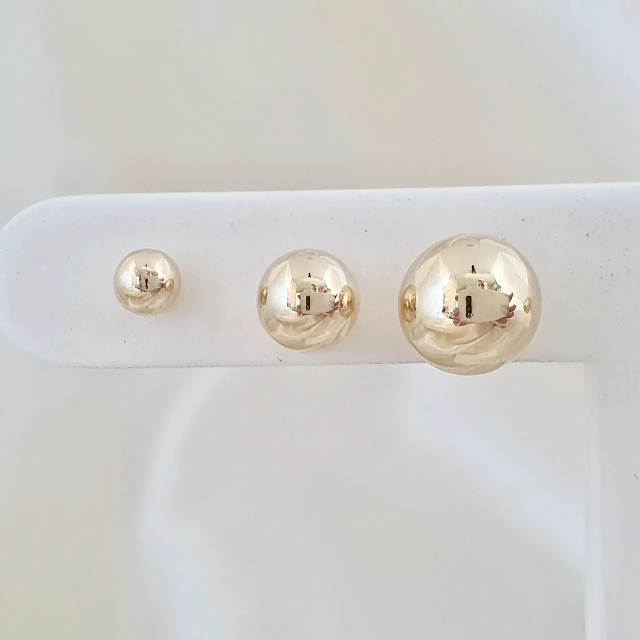 Brinco trio bolinhas (4mm, 6mm e 8mm)
