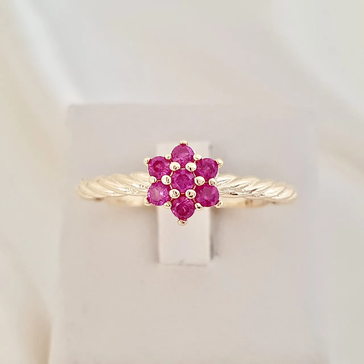 Anel flor de zircônias rosas