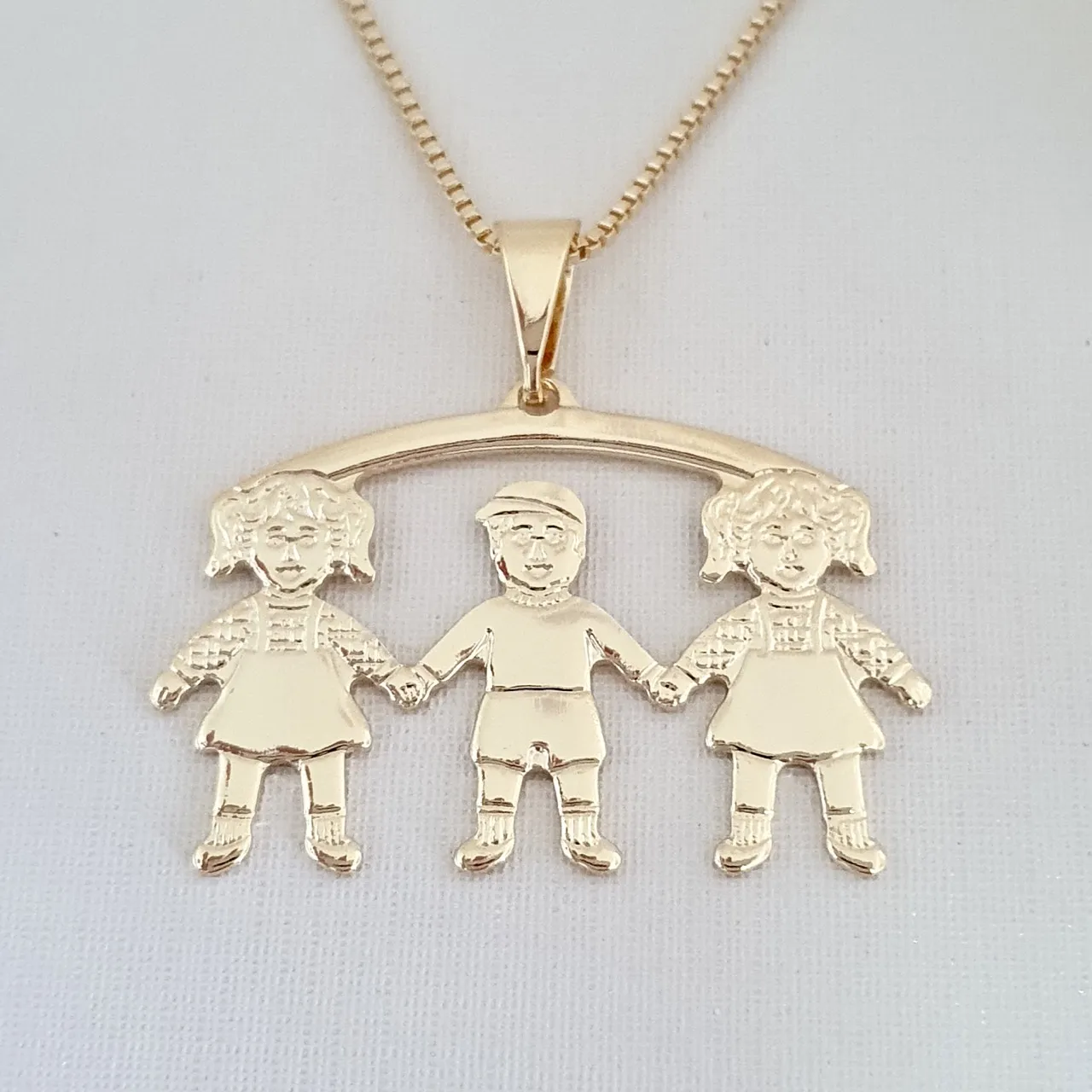 Colar com pingente canga de filhos (2 meninas e 1 menino)