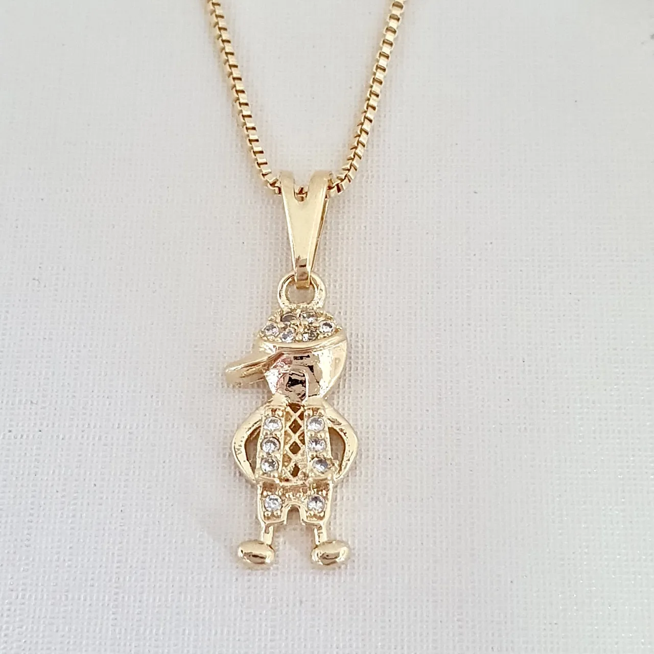 Colar com pingente de meino (FILHO) com zircônia