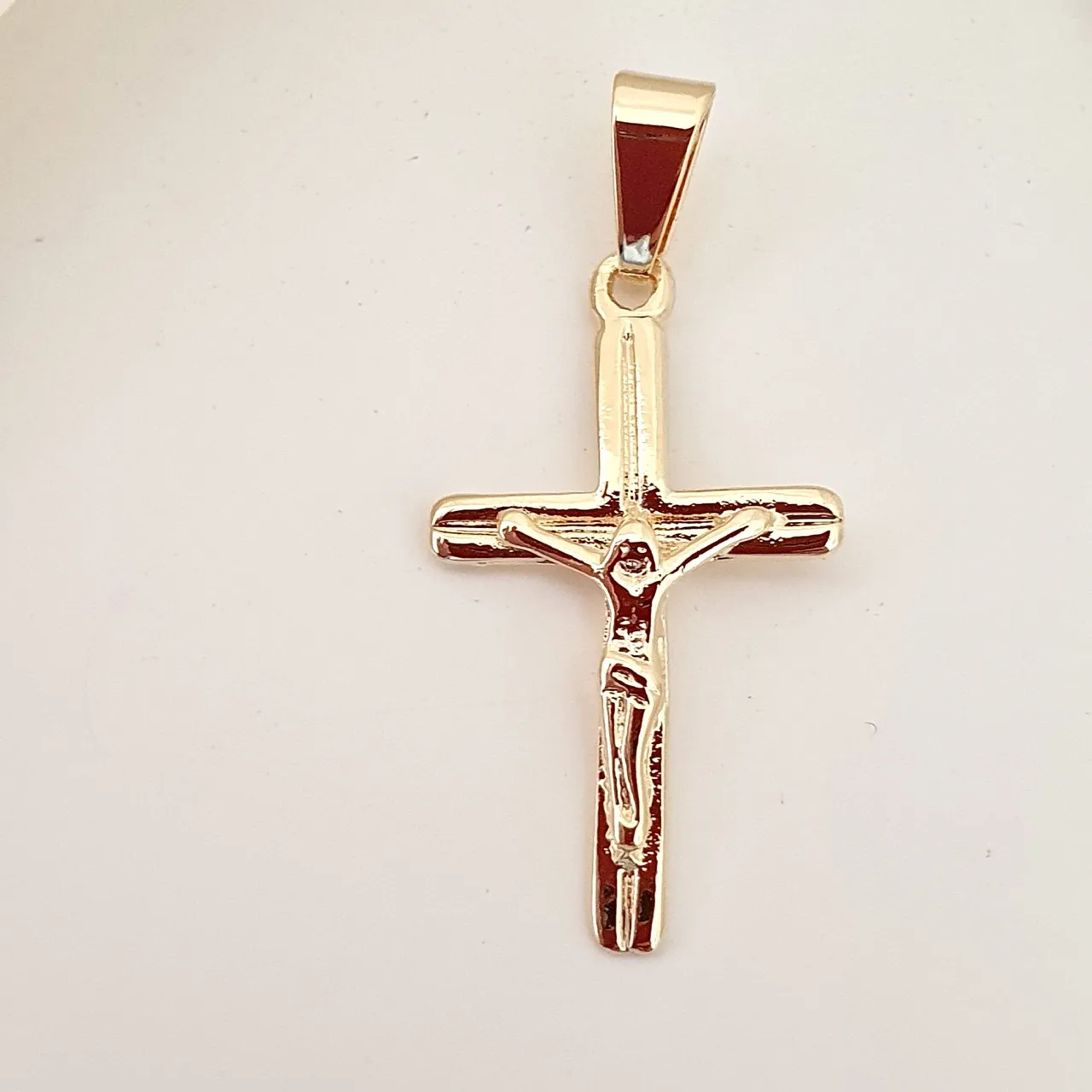 Pingente cruz com Jesus (crucifixo)