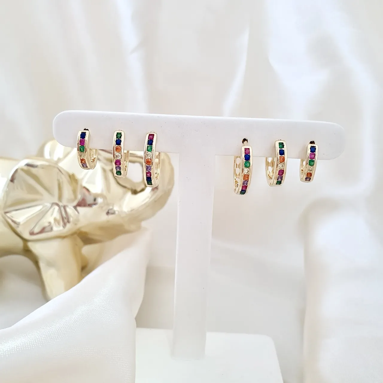 Brinco trio de argola click com zircônias coloridas