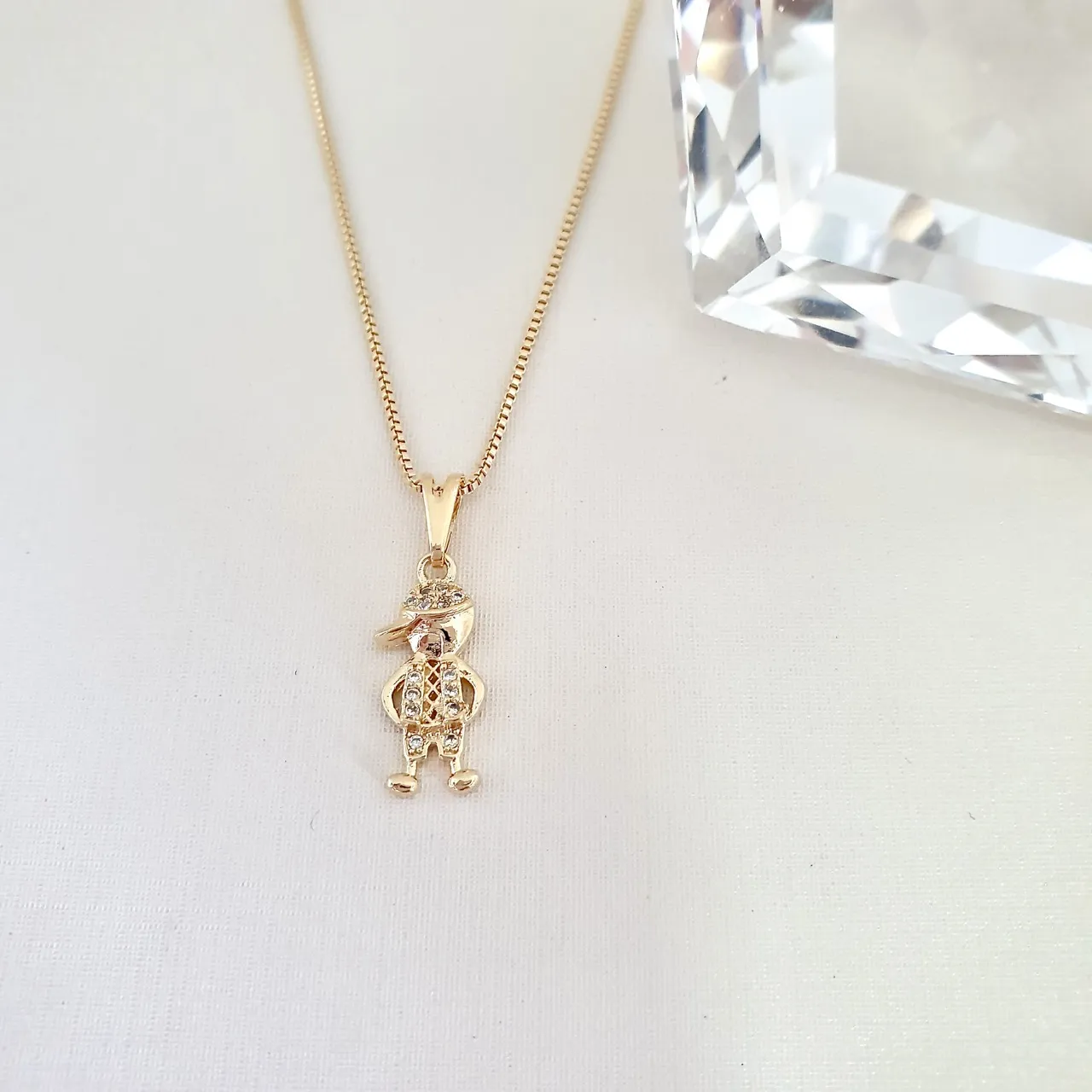 Colar com pingente de meino (FILHO) com zircônia