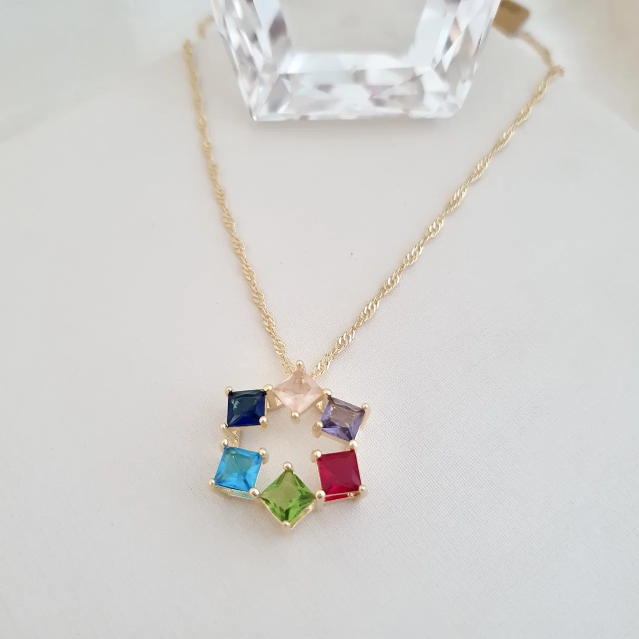 Colar com pingente estrela zircônias coloridas