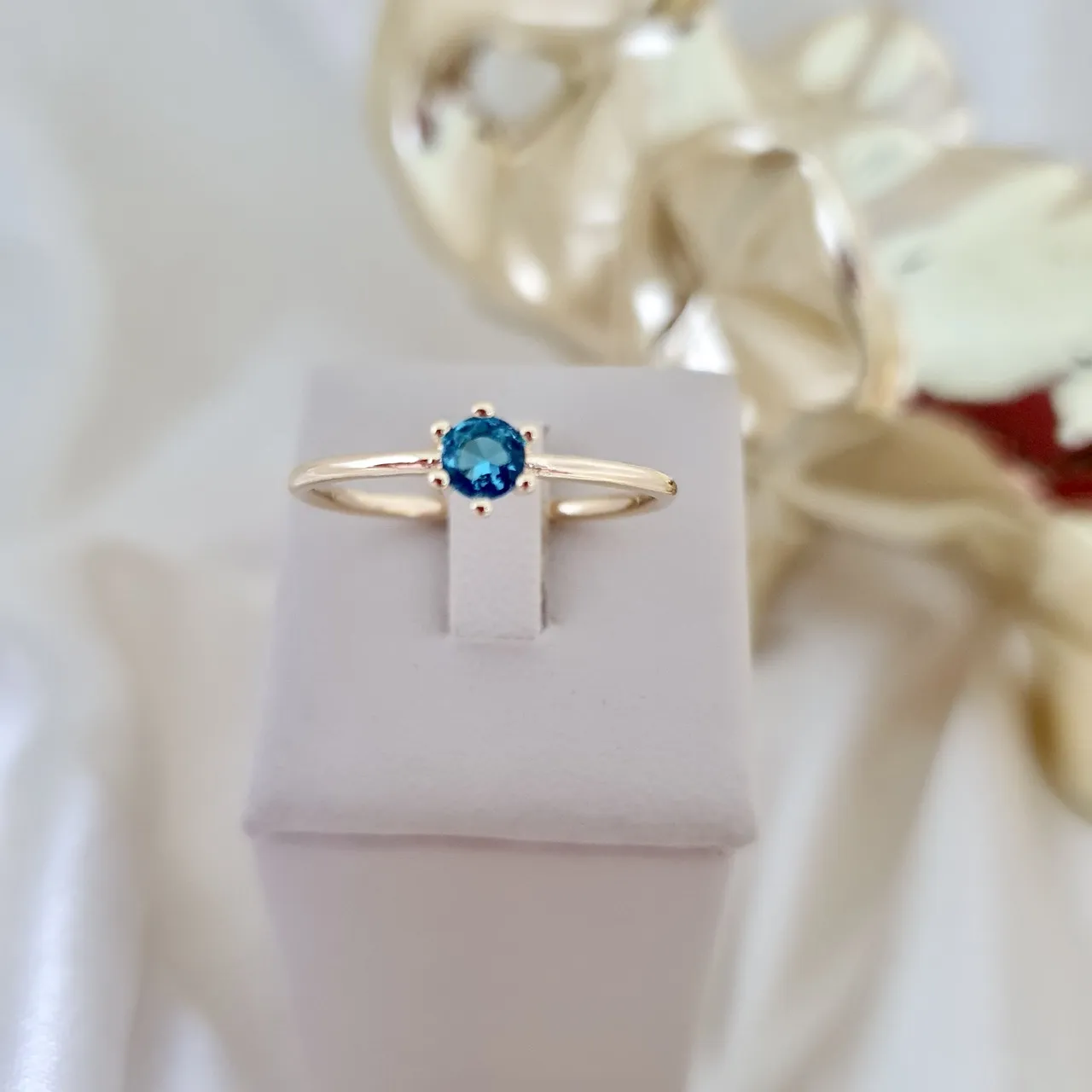 Anel solitário zircônia azul