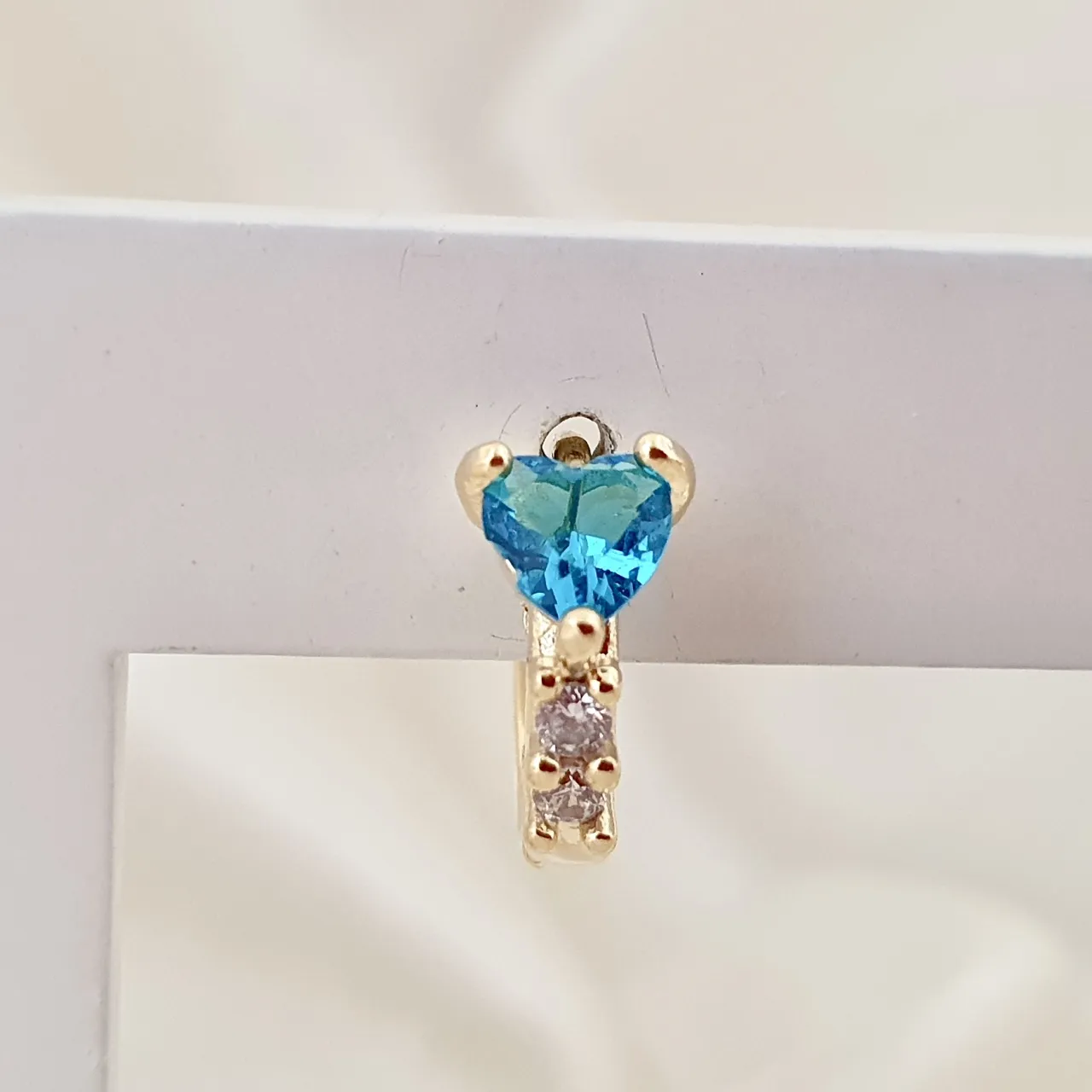 Brinco argola clickcoração zircônia azul