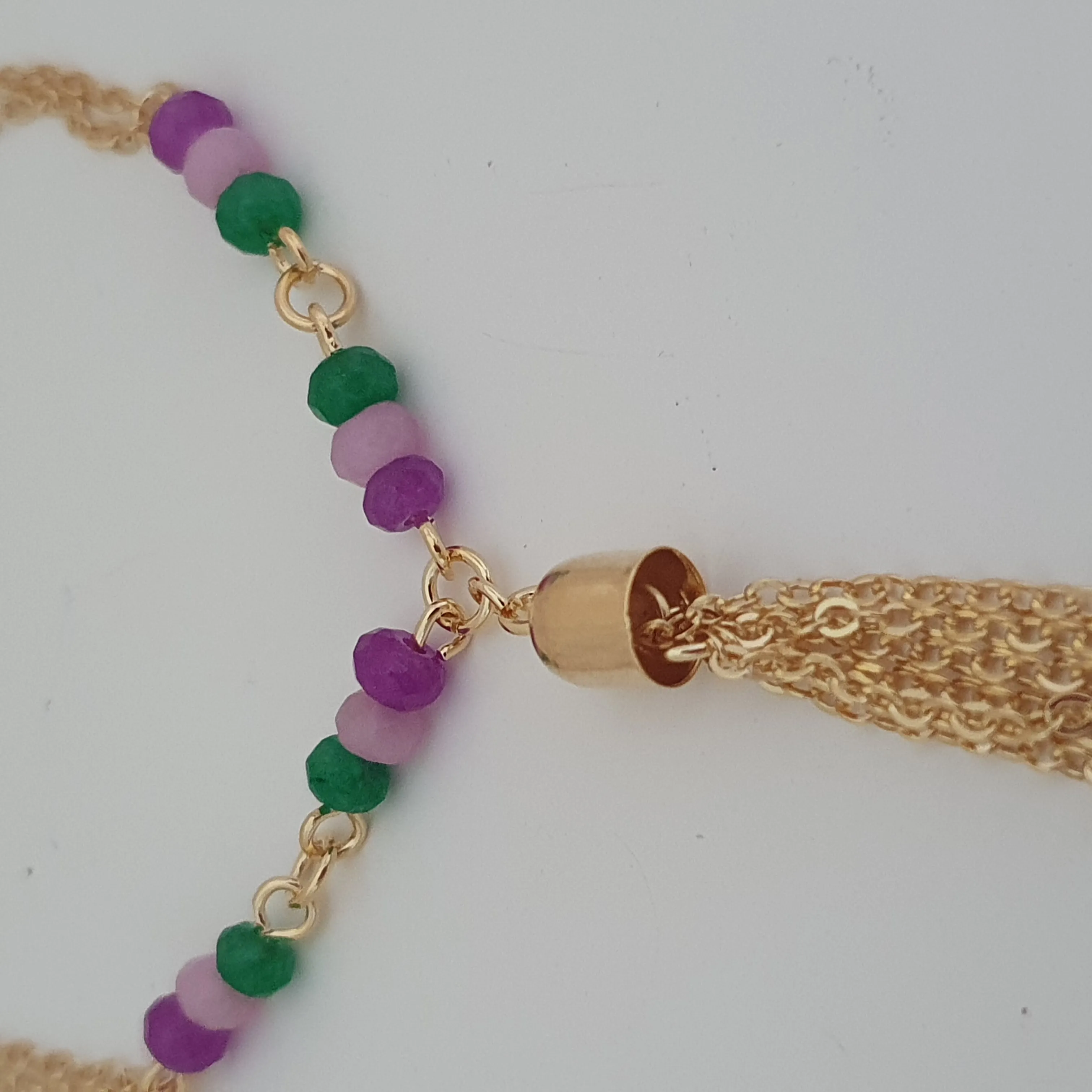 Pulseira com cristais coloridos e pingente franja