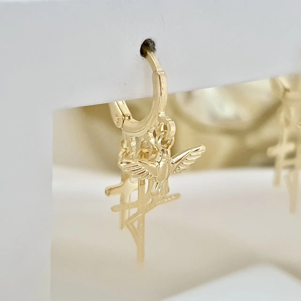 Argola com pingentes Espírito Santo, fé e cruz