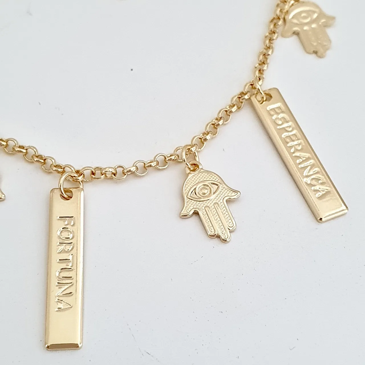 Pulseira pingente mão de Fátima  e placas saúde, fortuna, esperança