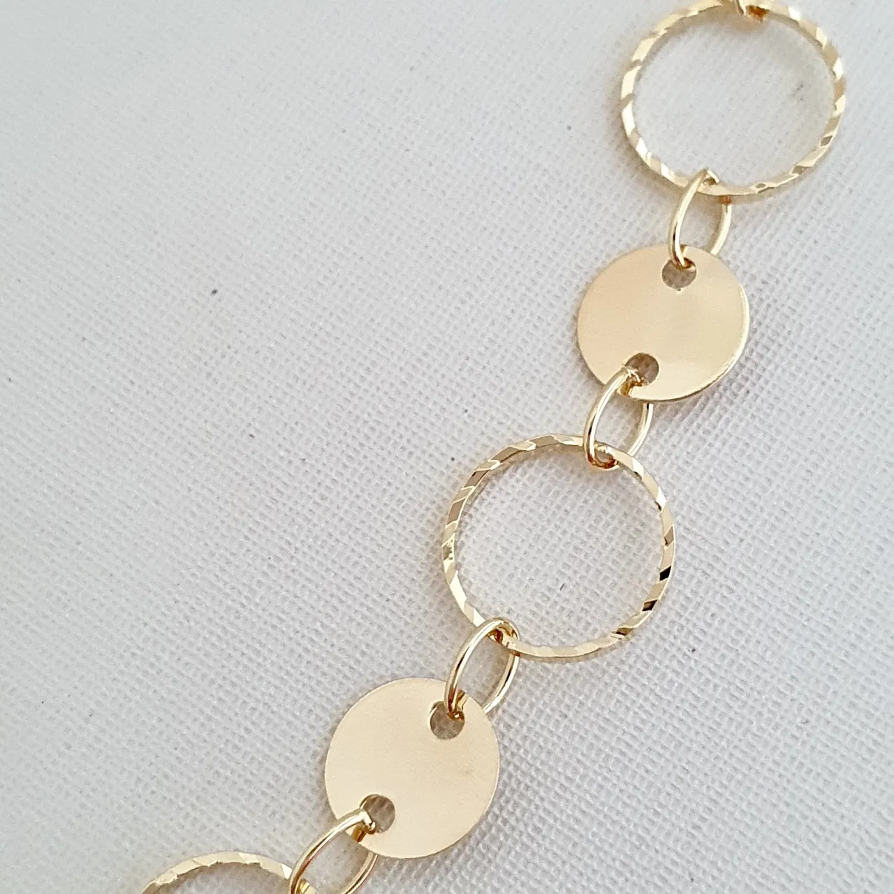 Colar choker chapa redonda e círculo