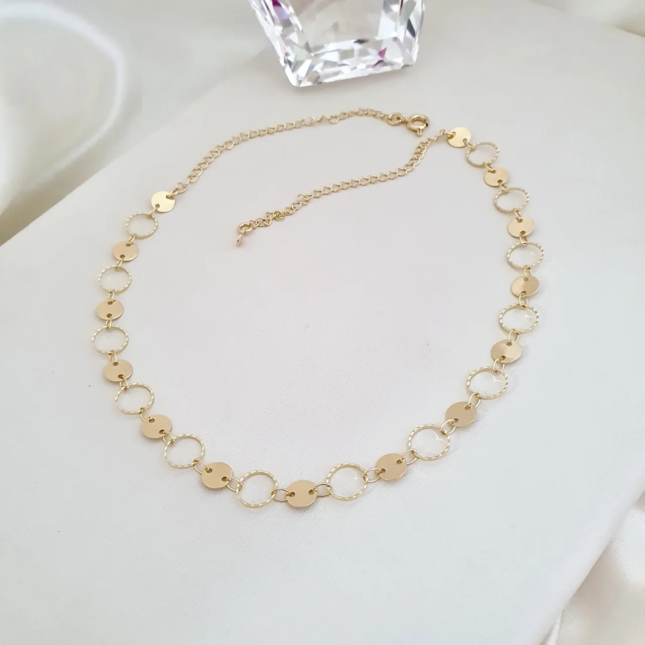 Colar choker chapa redonda e círculo