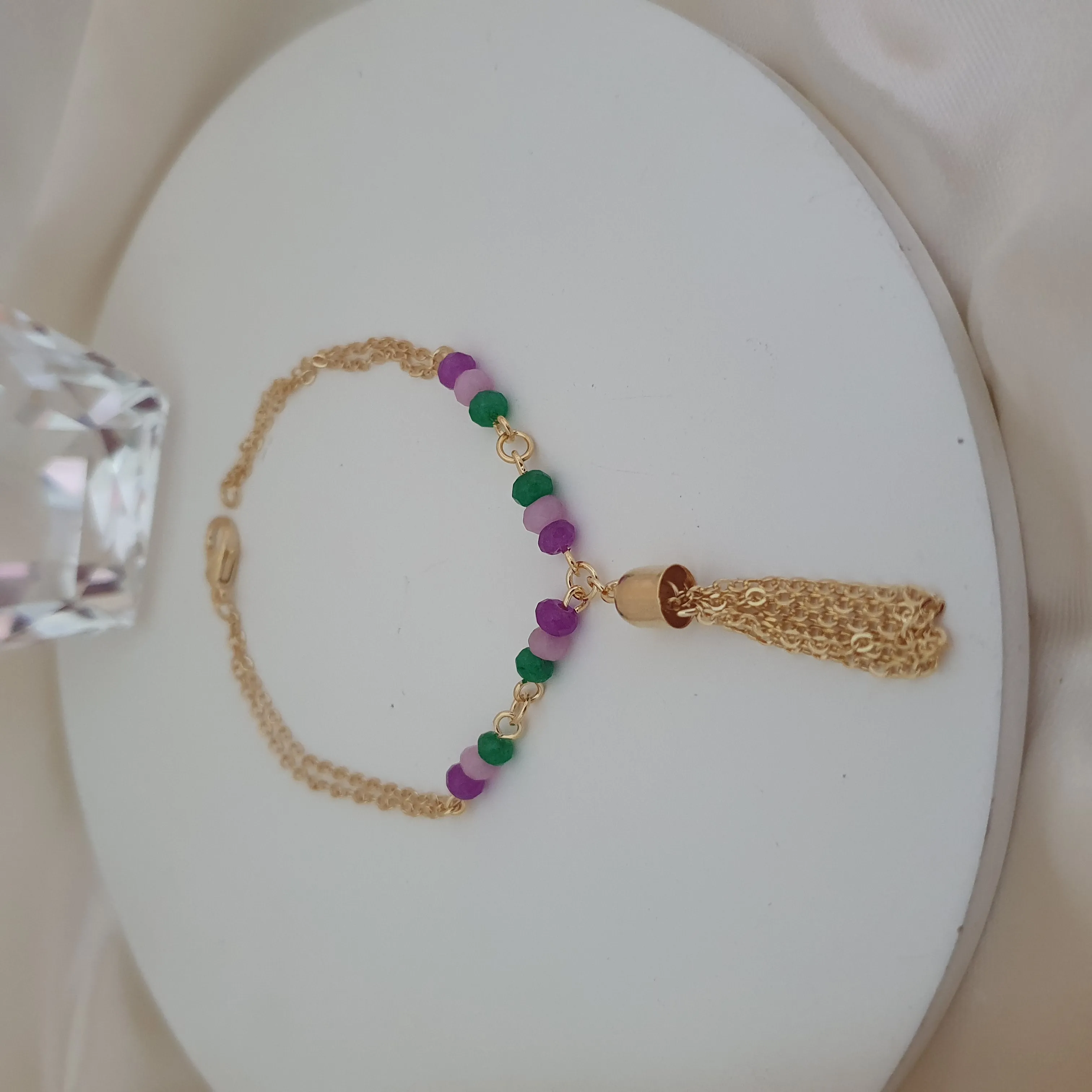 Pulseira com cristais coloridos e pingente franja