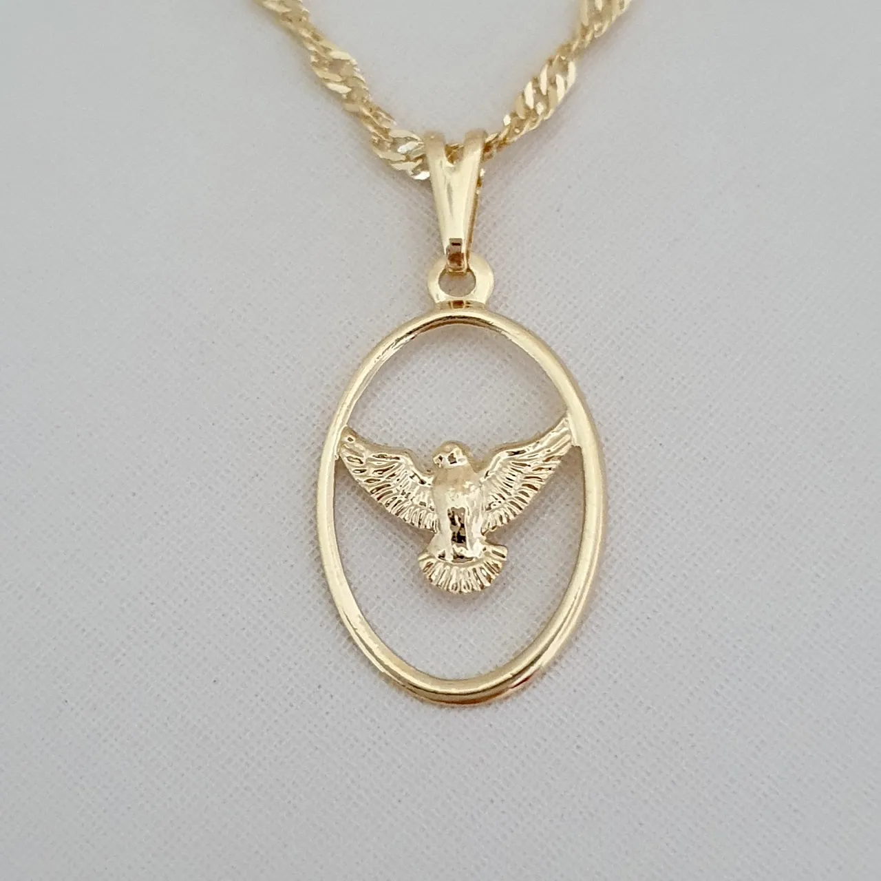 Colar com medalha Espírito Santo vazado