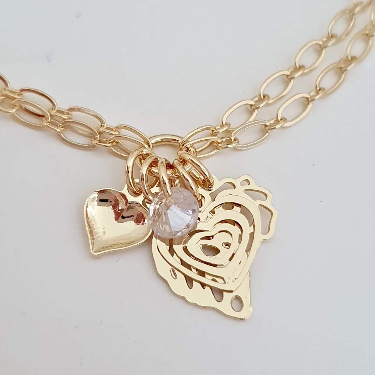 Pulseira com pingentes de coração, folha, flor e ponto de luz zircônia