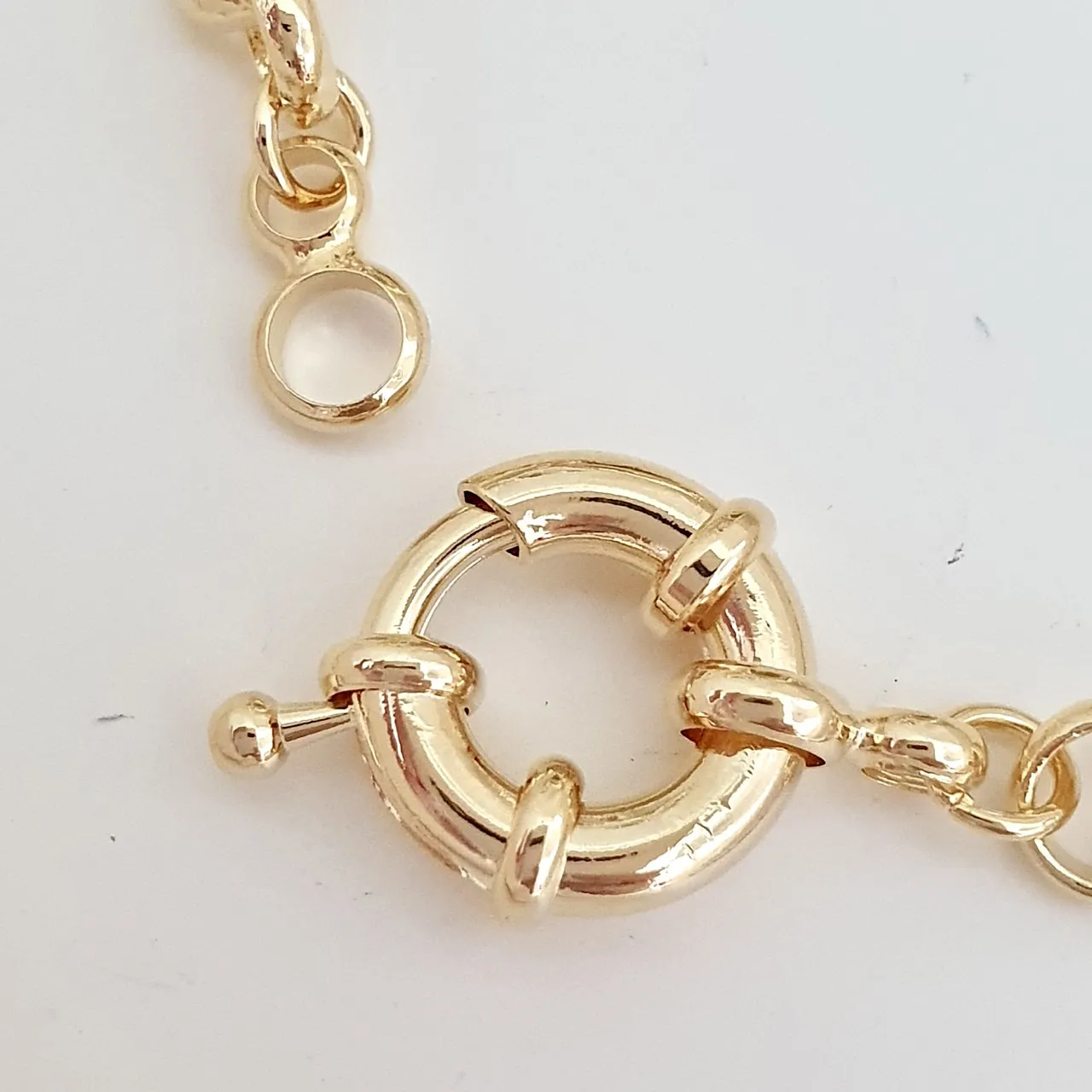 Pulseira elo português com fecho boia, medalha de oração Pai Nosso e ponto de luz zircônia