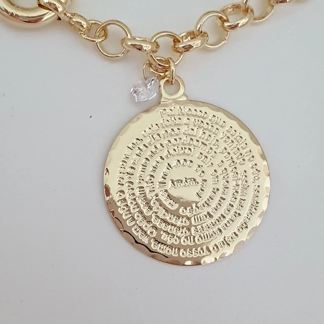 Pulseira elo português com fecho boia, medalha de oração Pai Nosso e ponto de luz zircônia