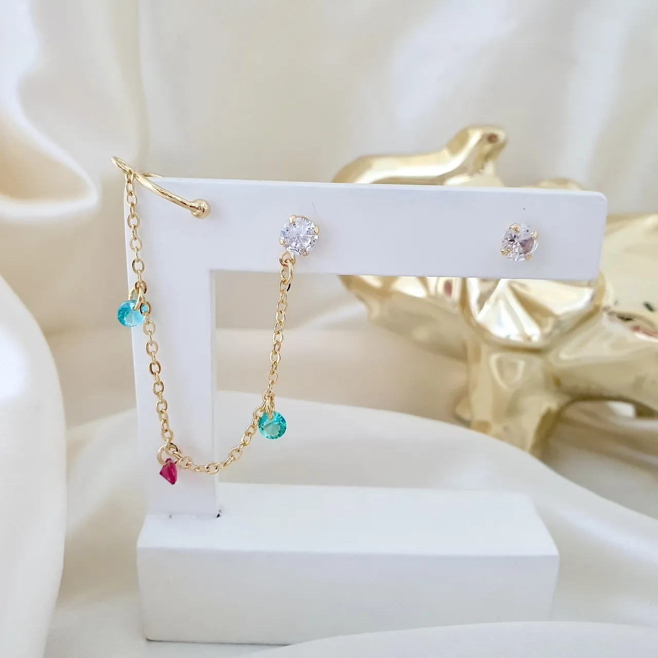 Brinco ponto de luz com piercing fake corrente com zircônias coloridas