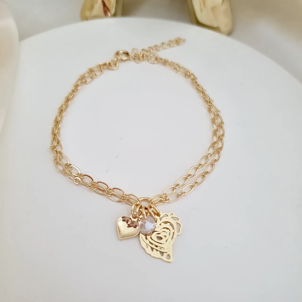Pulseira com pingentes de coração, folha, flor e ponto de luz zircônia