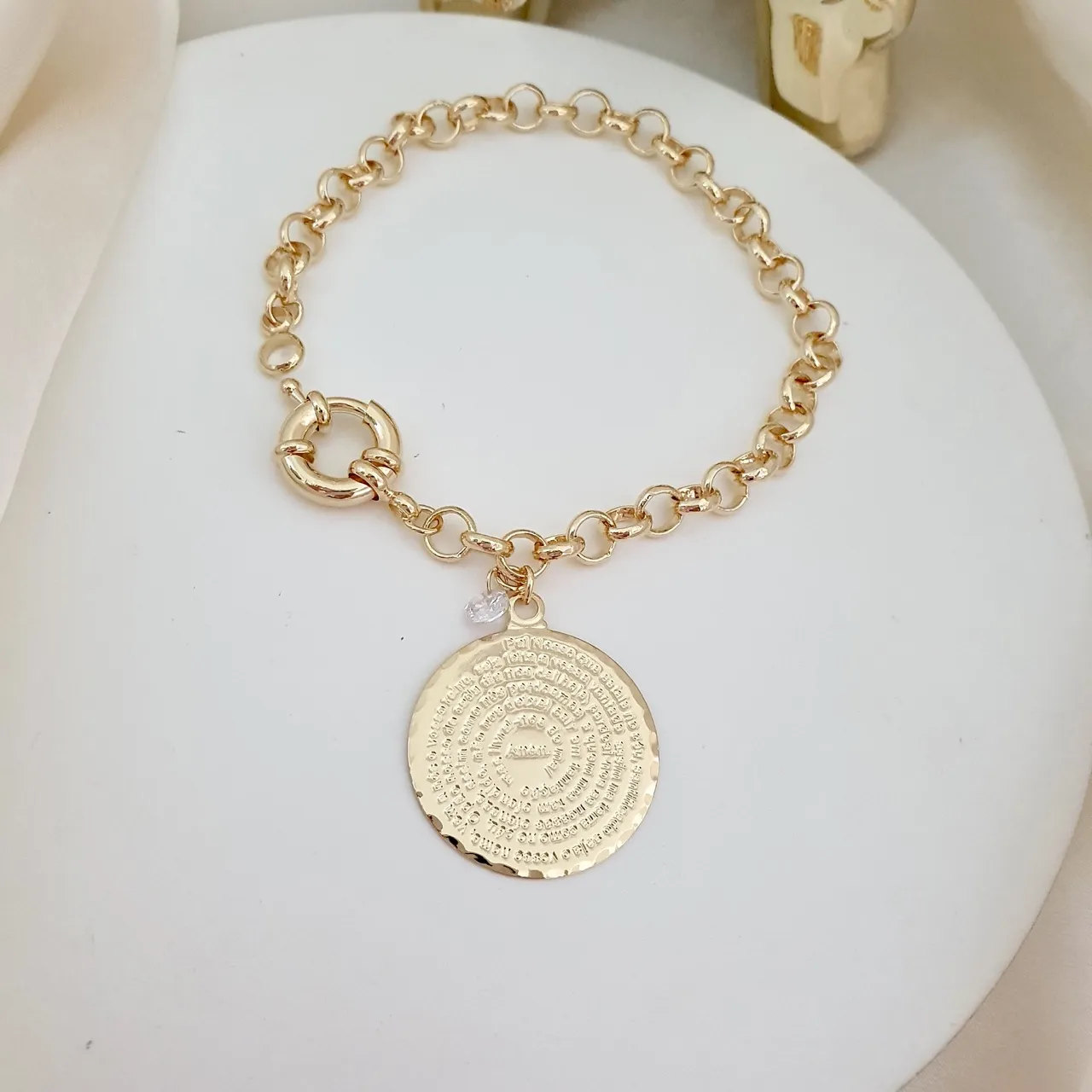 Pulseira elo português com fecho boia, medalha de oração Pai Nosso e ponto de luz zircônia