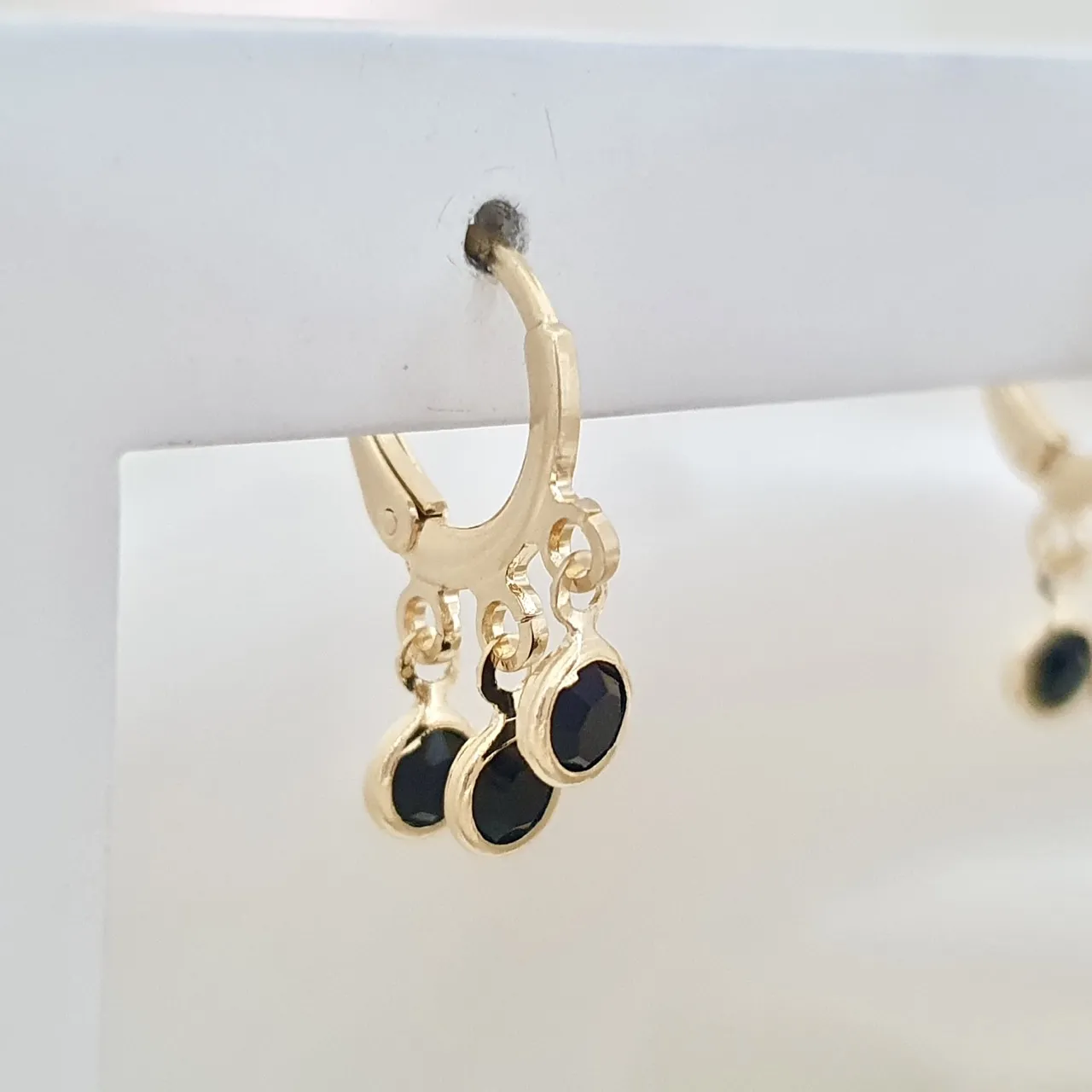 Brinco argola click com cristais pretos