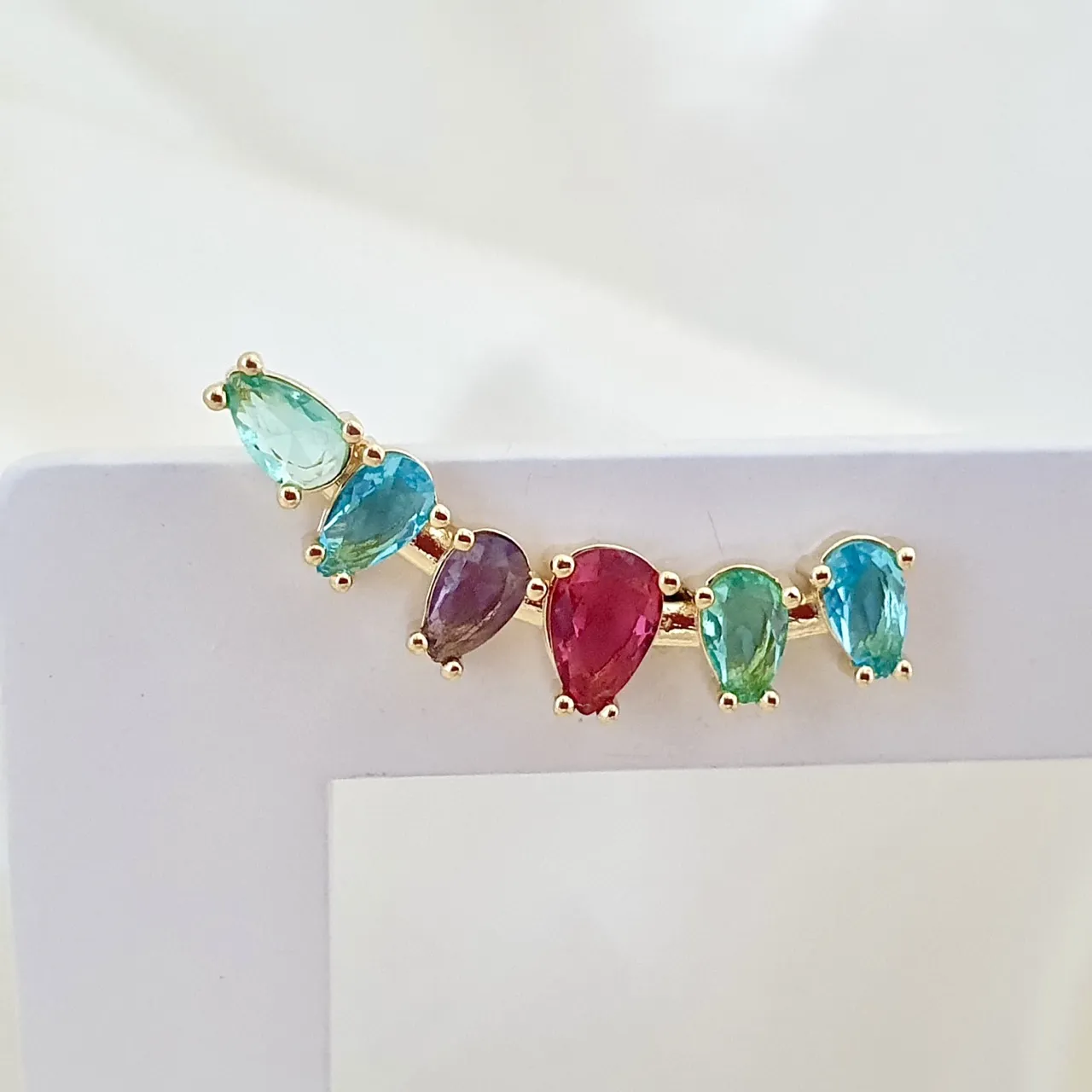 Brinco ear cuff zircônias coloridas