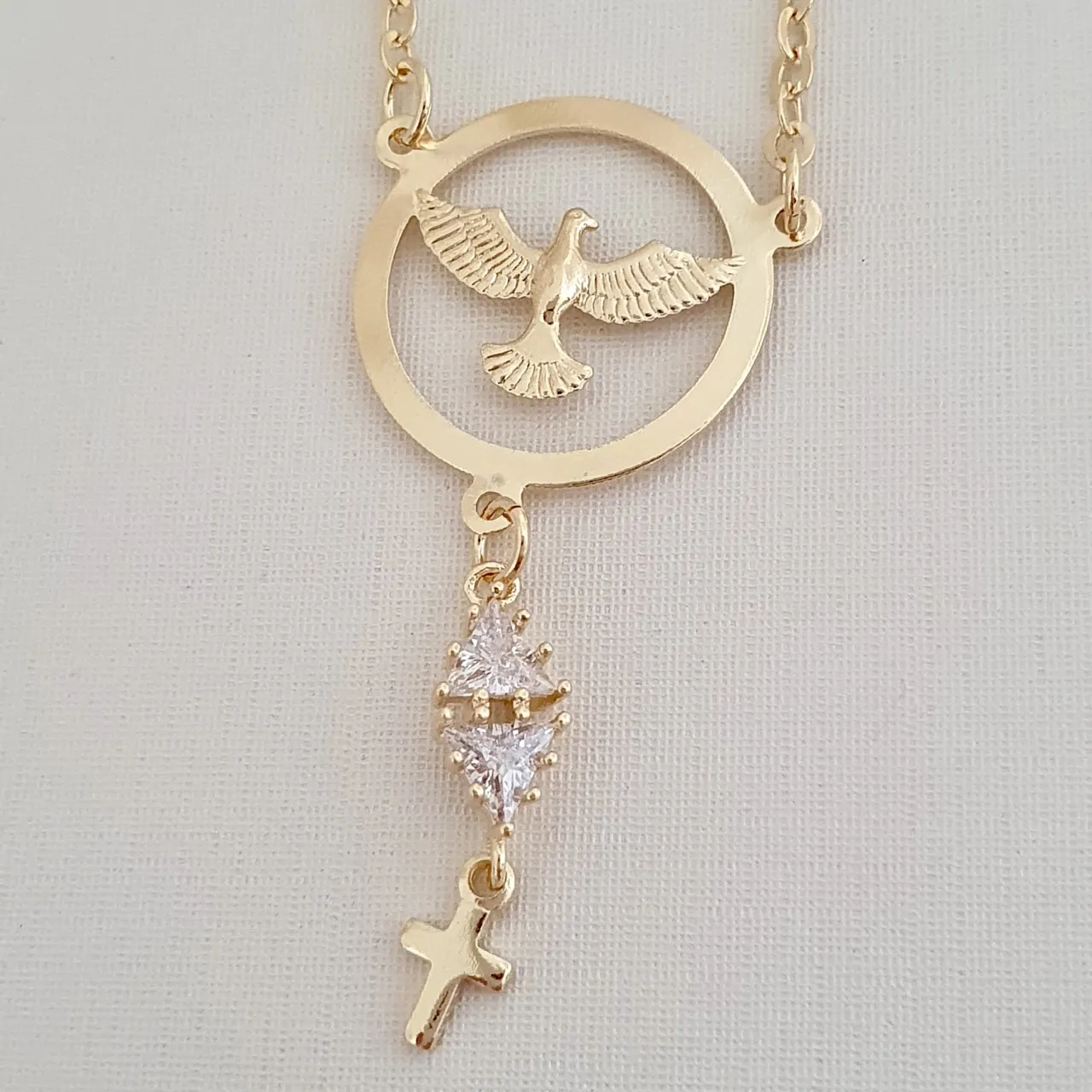 Colar Espirito Santo pingente zircônias e cruz
