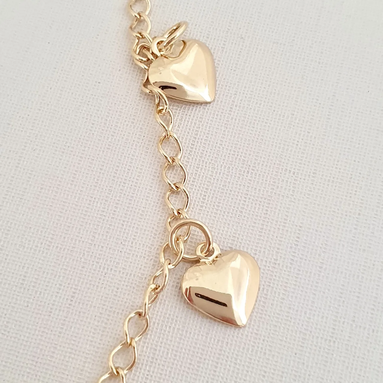 Colar choker pingentes de coração