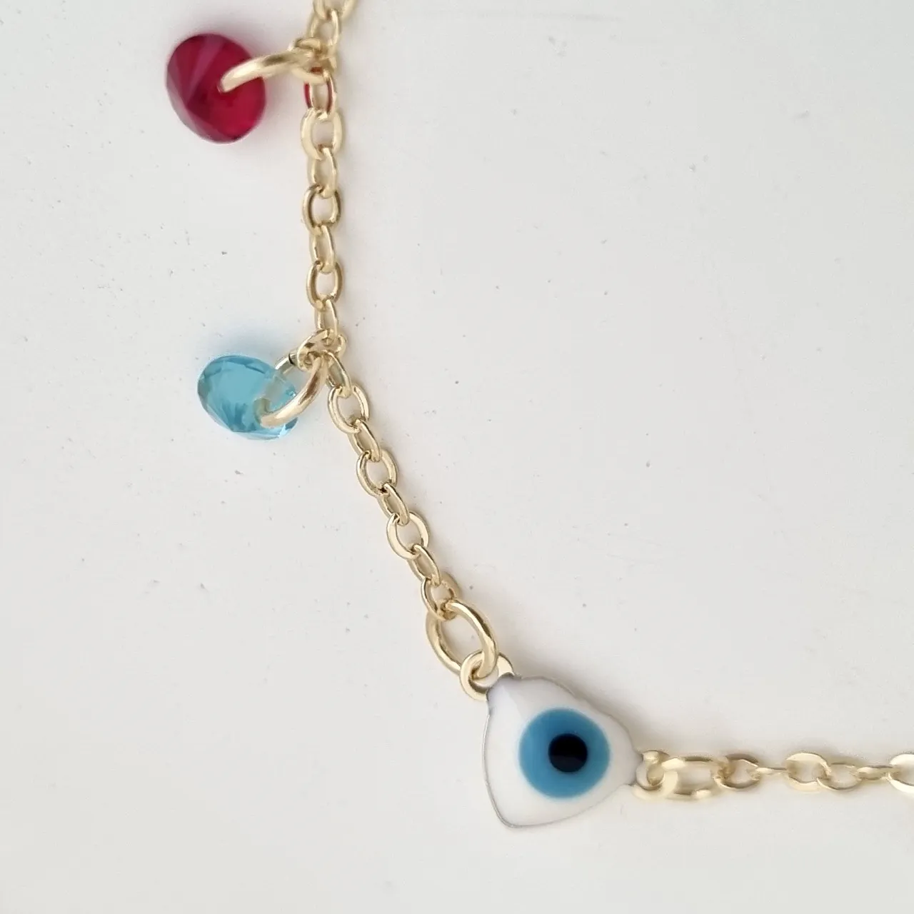 Pulseira olho grego em formato de coração e zircônias coloridas
