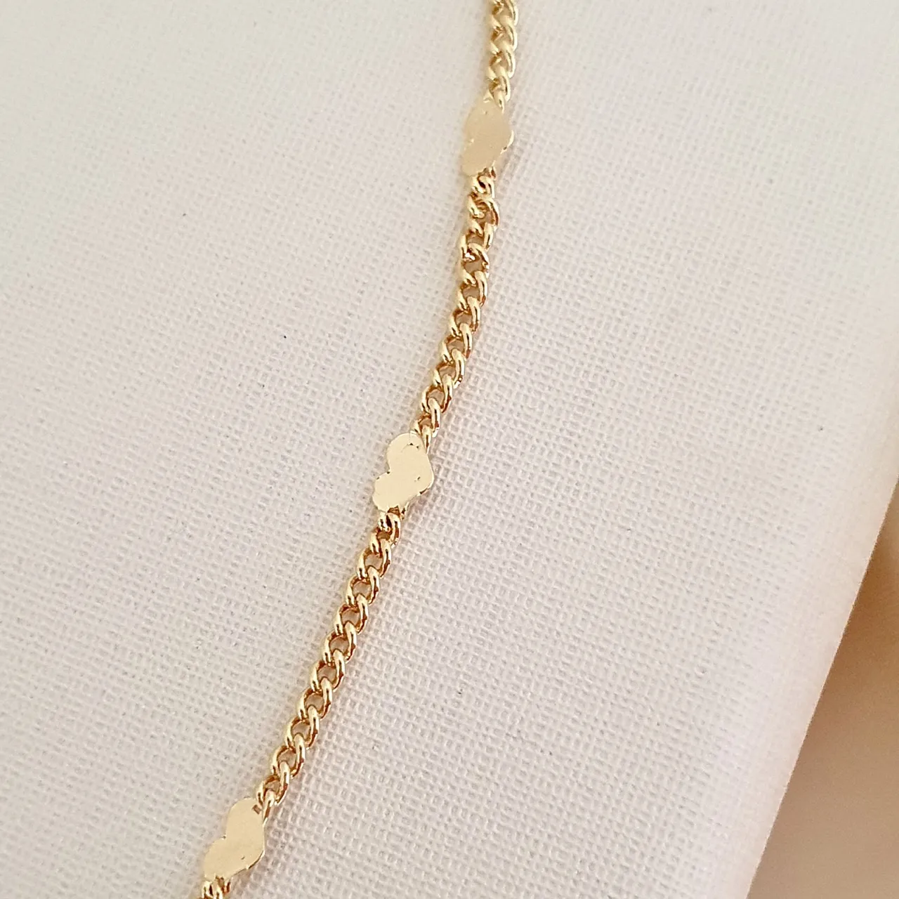Colar choker coração achatado