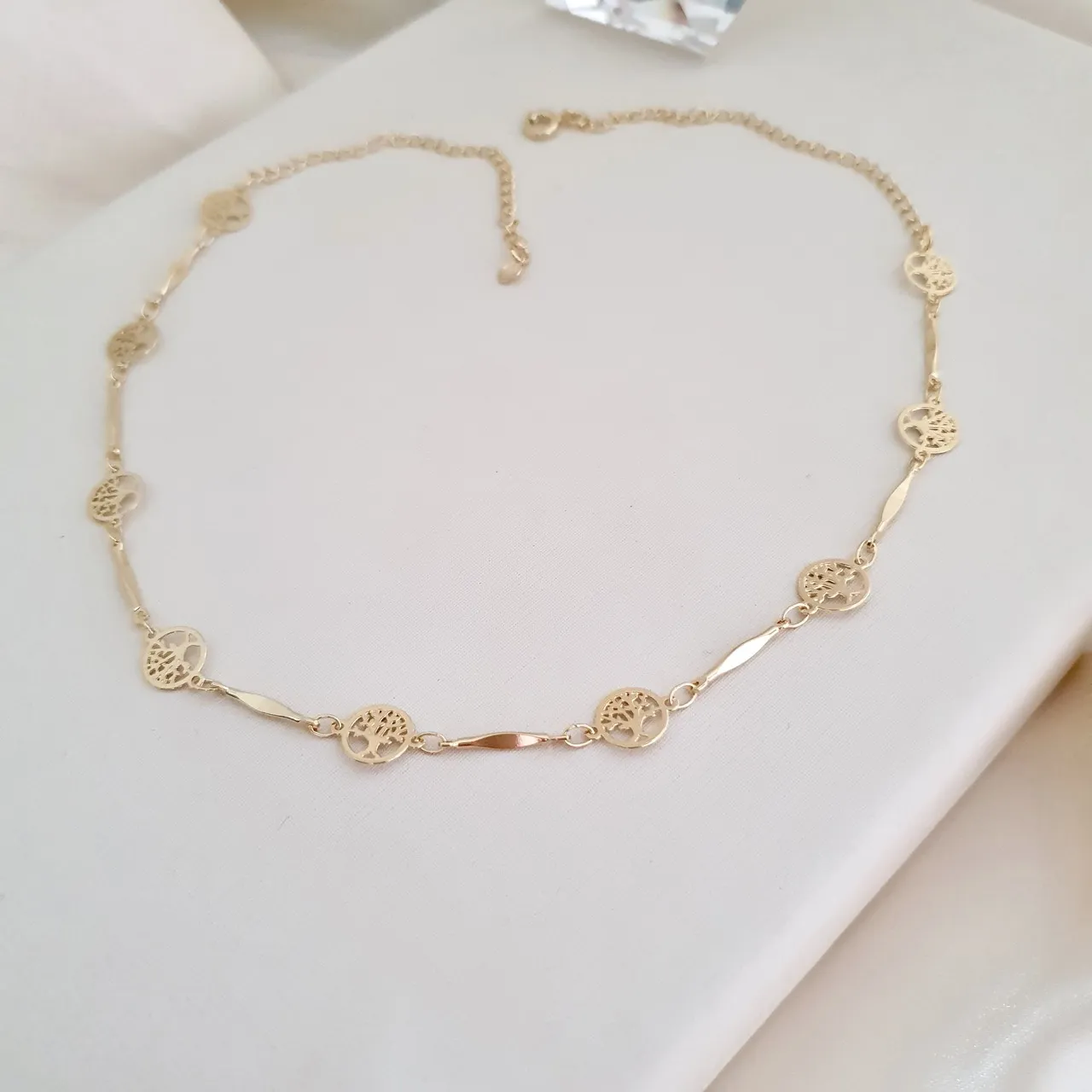 Colar choker árvore da vida e tubo torcido