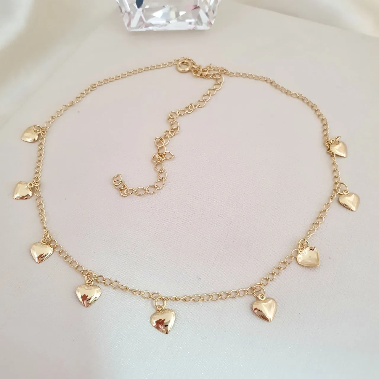 Colar choker pingentes de coração